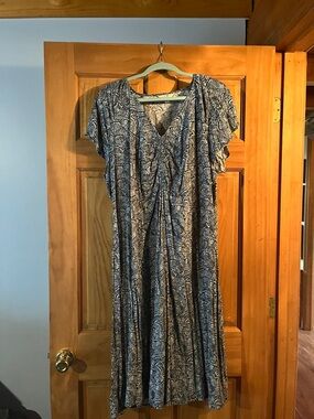 Terra & Sky Black and White Patterned V-Neck Maxi Dress